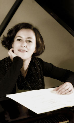 Pianistin Ana Libanio anfragen
